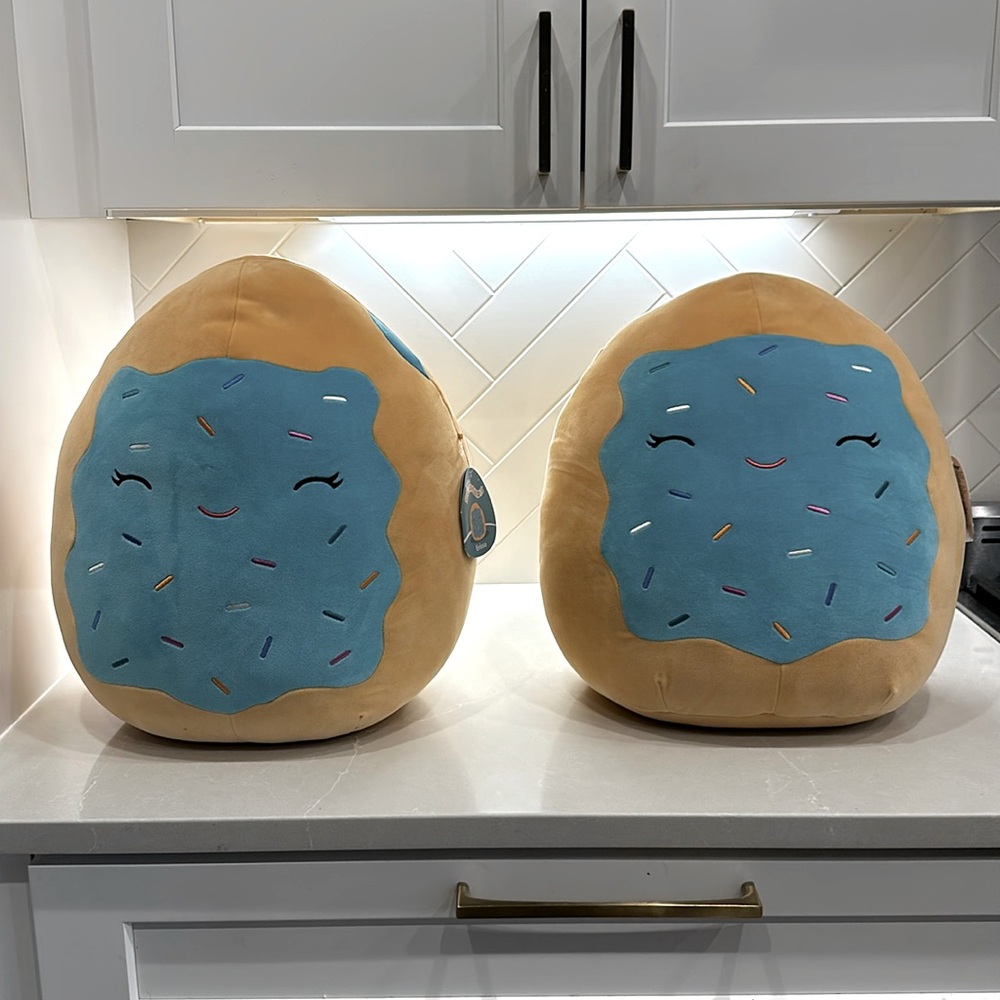 Original squishmallows “Erissa” jelly donuts. XL size